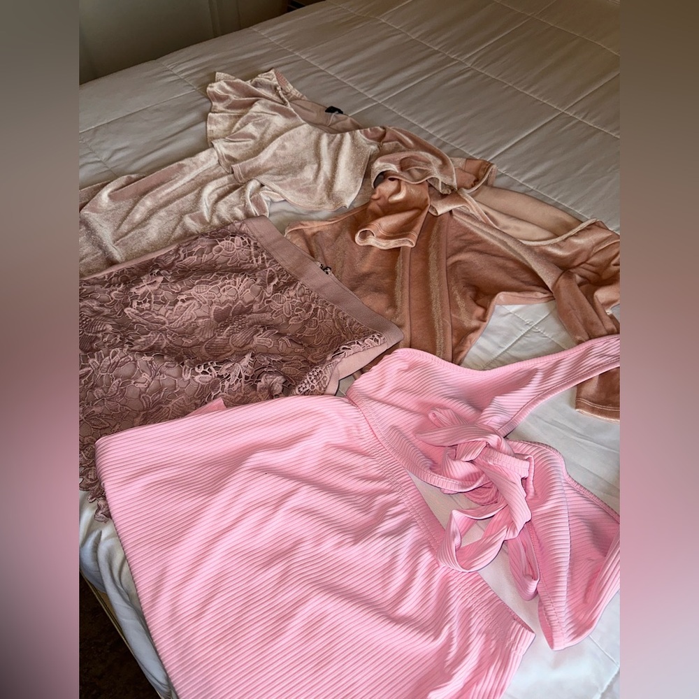 Pink clothing bundle. 💓